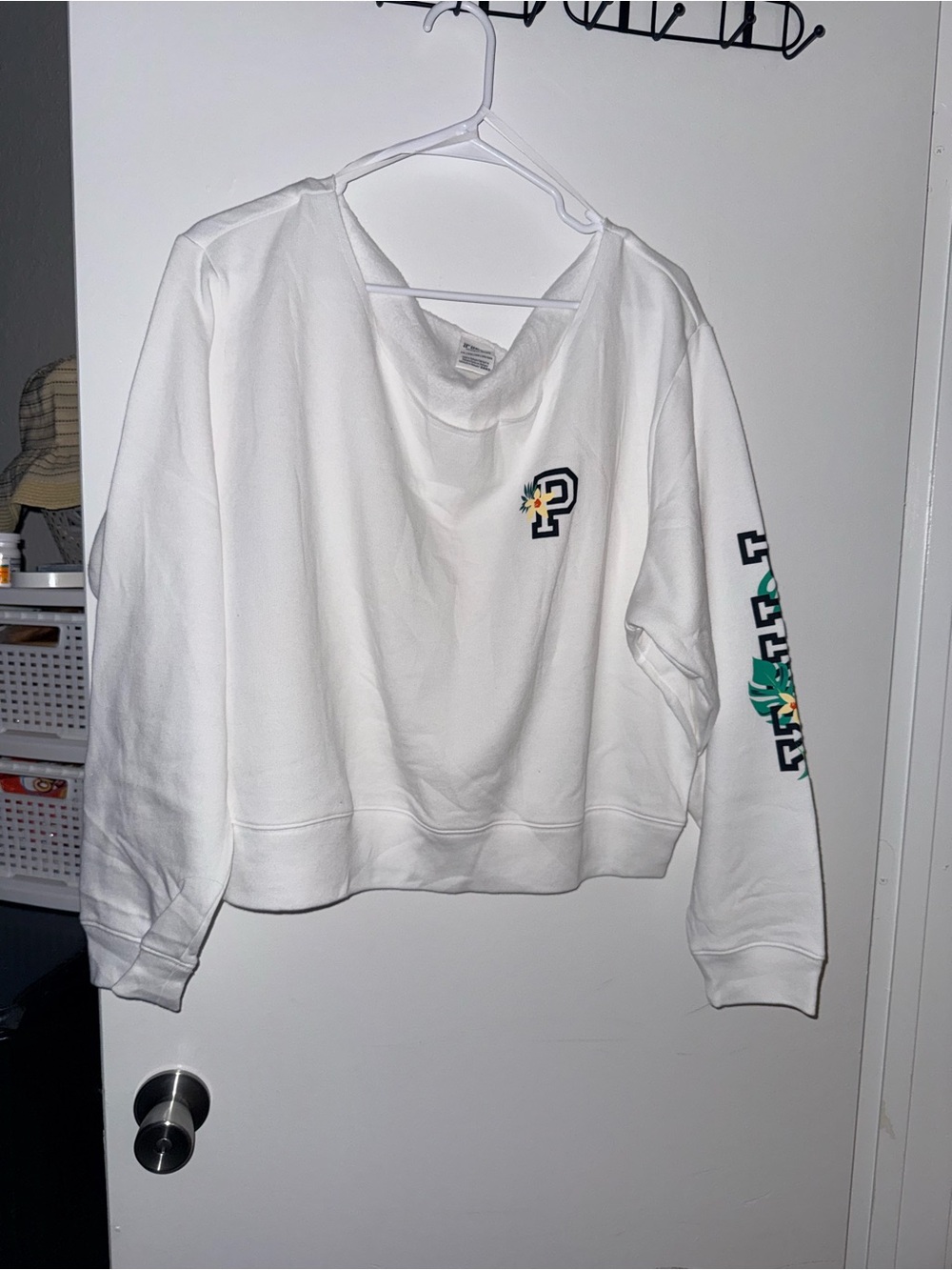 PINK Victoria's Secret White Crewneck Sweatshirt with Green Sleeve Print size 2x